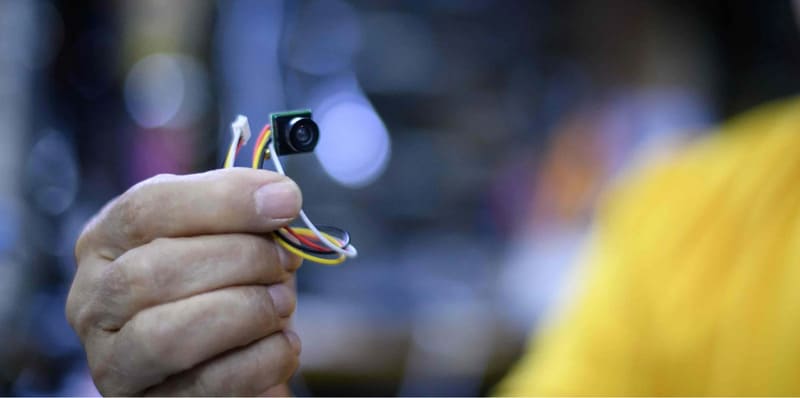 Quay lén người khác tắm phạm tội gì 2