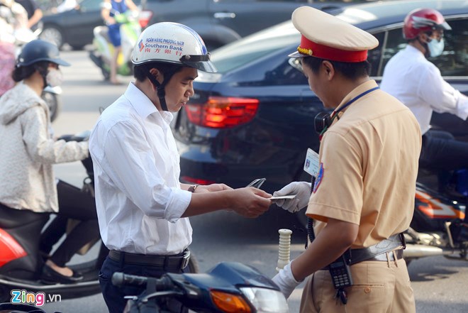 Mượn xe có bị phạt vì lỗi không sang tên xe