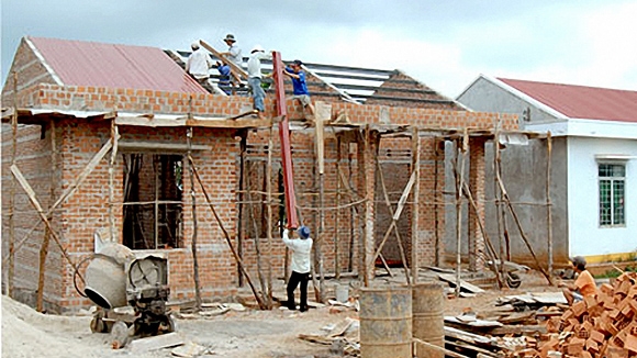 Đang xây nhà bị xử phạt có phải xin cấp Giấy phép xây dựng không?